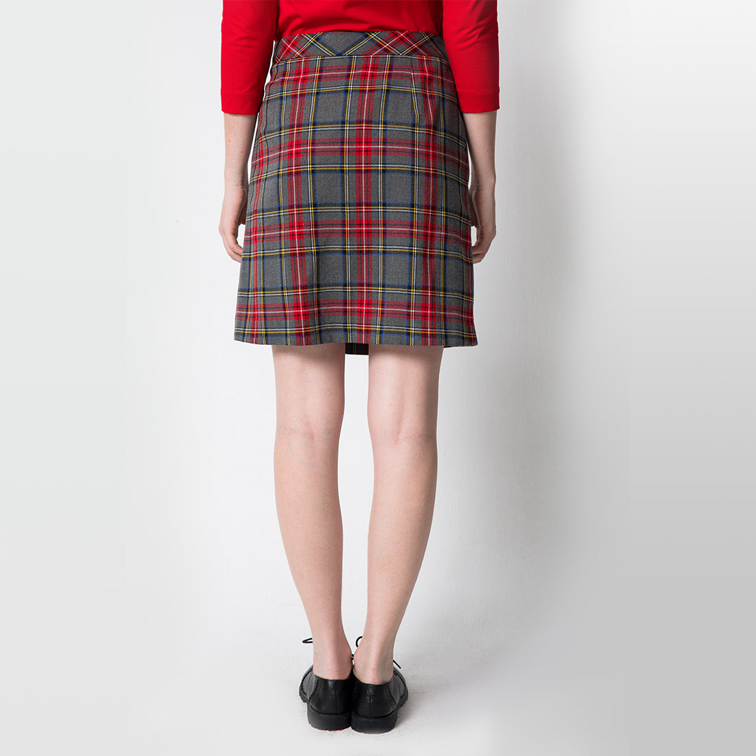 Langer Damen Karo-Golfskort aus softem Stretchmaterial mit innenliegenden Shorts