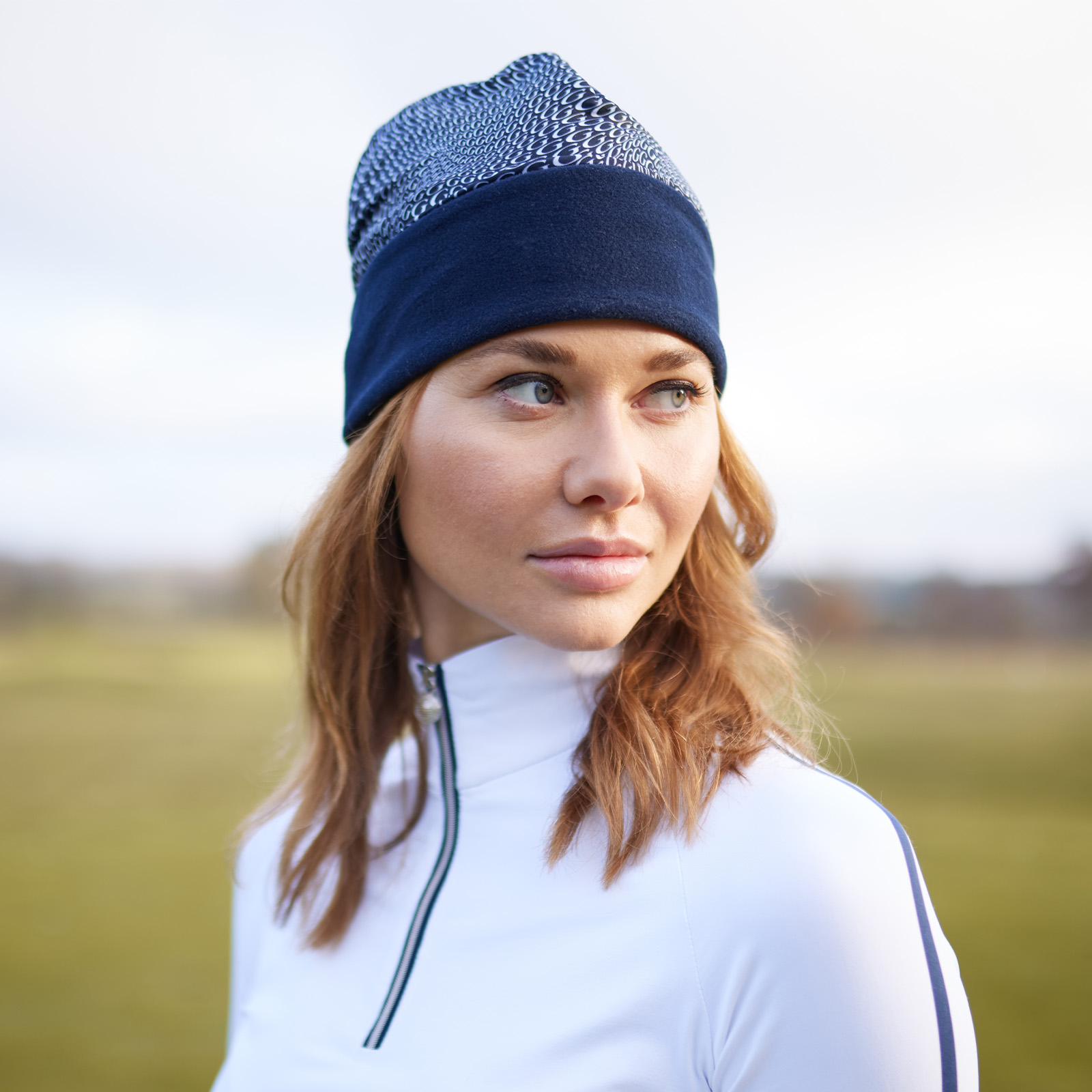 Moderno gorro de golf con protección contra el frío para mujer