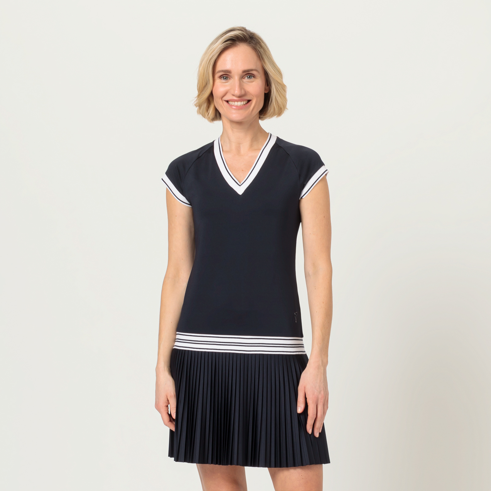 Ladies' charming golf dress with sun protection 