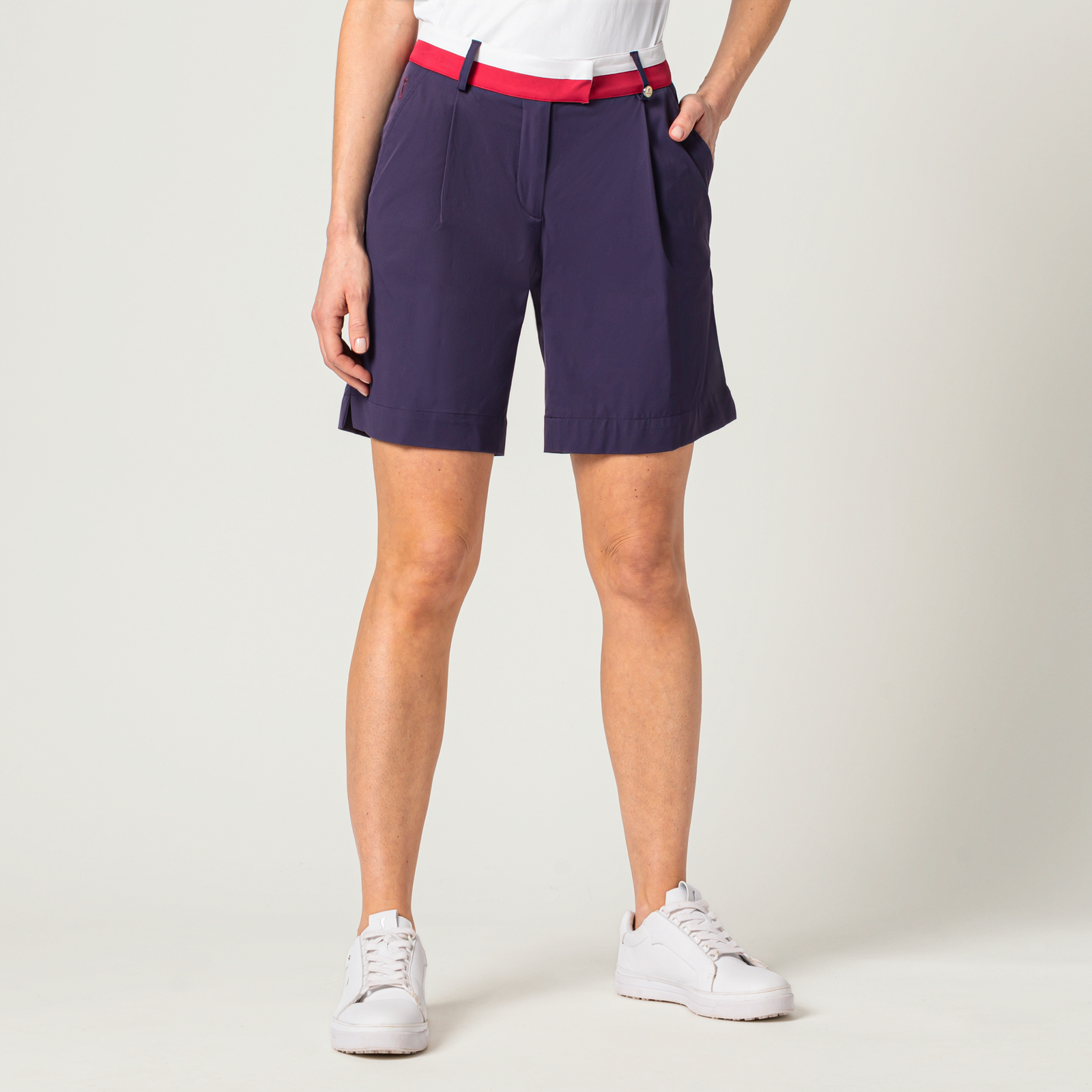 Ladies' Bermuda-style golf shorts with pleated waistband and sun protection 