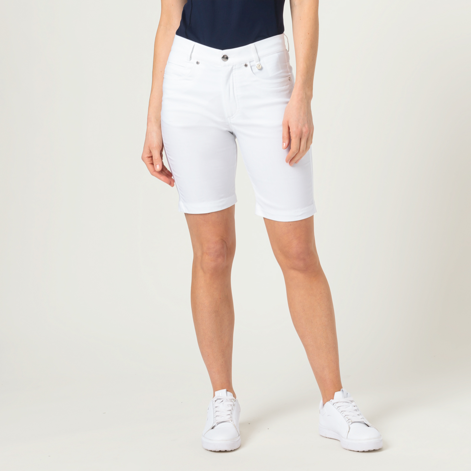 Comfortable ladies' Bermuda shorts with stretch component 